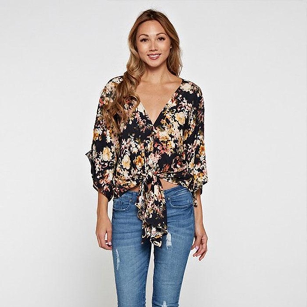 Lovestitch NWT size small blouse. Tie bottom
